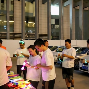 奔赴春日 “熒”風(fēng)飛翔 |中亞集團(tuán)熒光夜跑活力開跑